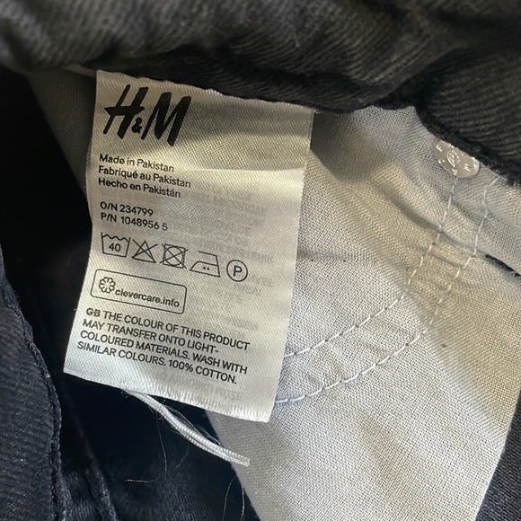 HM Jean Shorts In Black - Picture 3 of 4